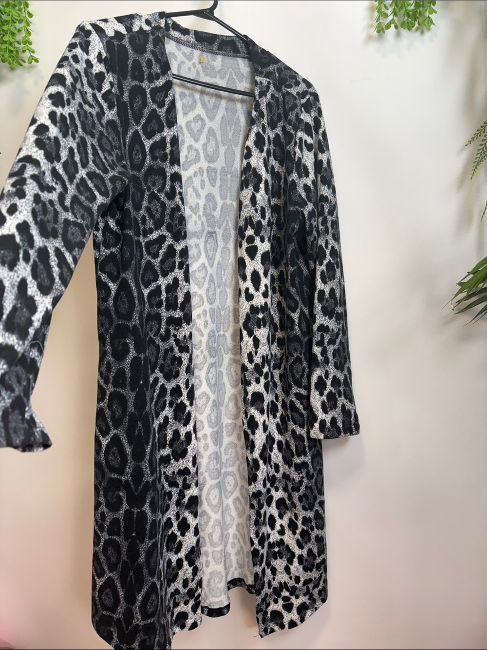 Source Unknown Black and White Leopard Open-Front Cardigan